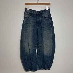 We The Free Barrel Leg Stylish Blue Denim Jeans Size 25